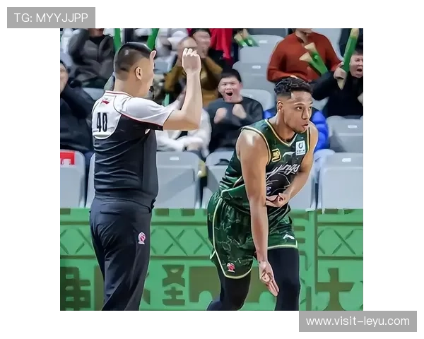 中国男篮逆转夺冠创历史新篇章引爆球迷热情全国媒体热议未来发展