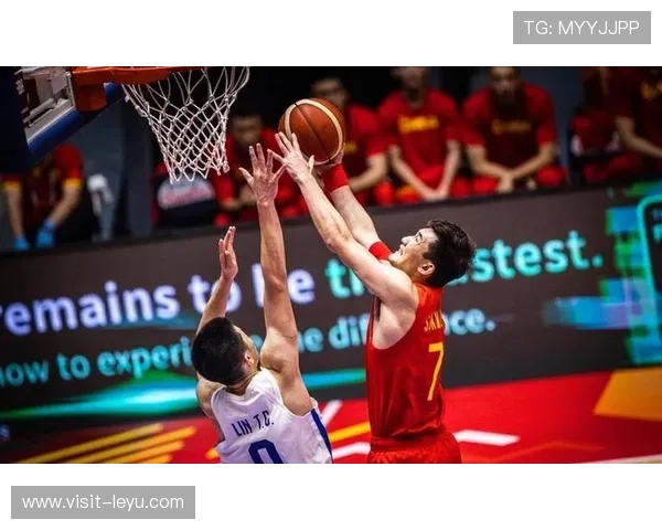 中国男篮冲击世界杯资格赛关键战，年轻球员表现引关注